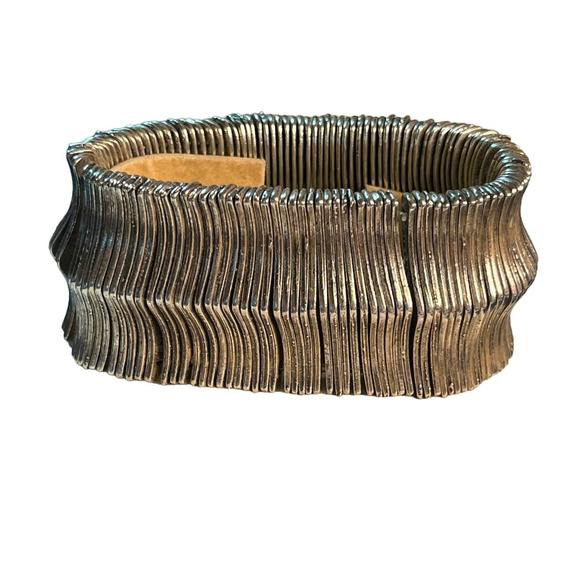 Metal Pointu Jewelry - Metal Pointu’s Silver Tone Metal Stretch Cuff